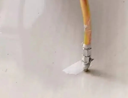 通渭瓷砖空鼓维修公司专业解答在瓷砖铺贴过程中，如果使用的砂料过粗（如全部使用了粗砂），可能会导致以下问题